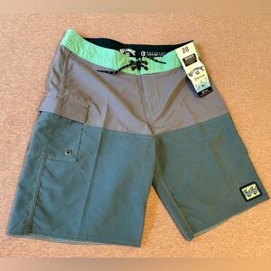 Recycler 4-way stretch. Performance, featuring engineered fit and paneling